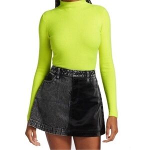 ALICE + OLIVIA Ciara mock neck Lime Green cropped  Sweater size XS